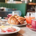 The Originals Boutique, O Gayot, Bagnoles-de-l'orne 3*