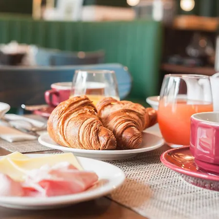 The Originals Boutique, O Gayot, Bagnoles-de-l'orne 3*