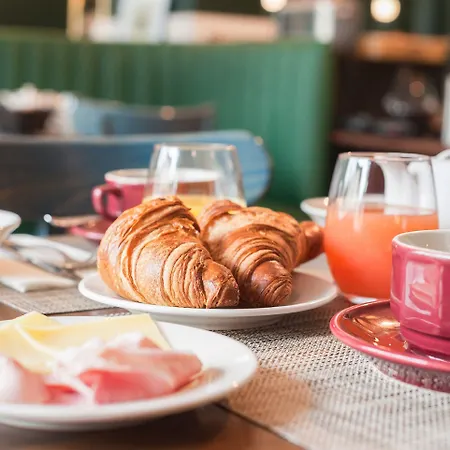 Hotel The Originals Boutique, O Gayot, Bagnoles-de-l'orne 3*